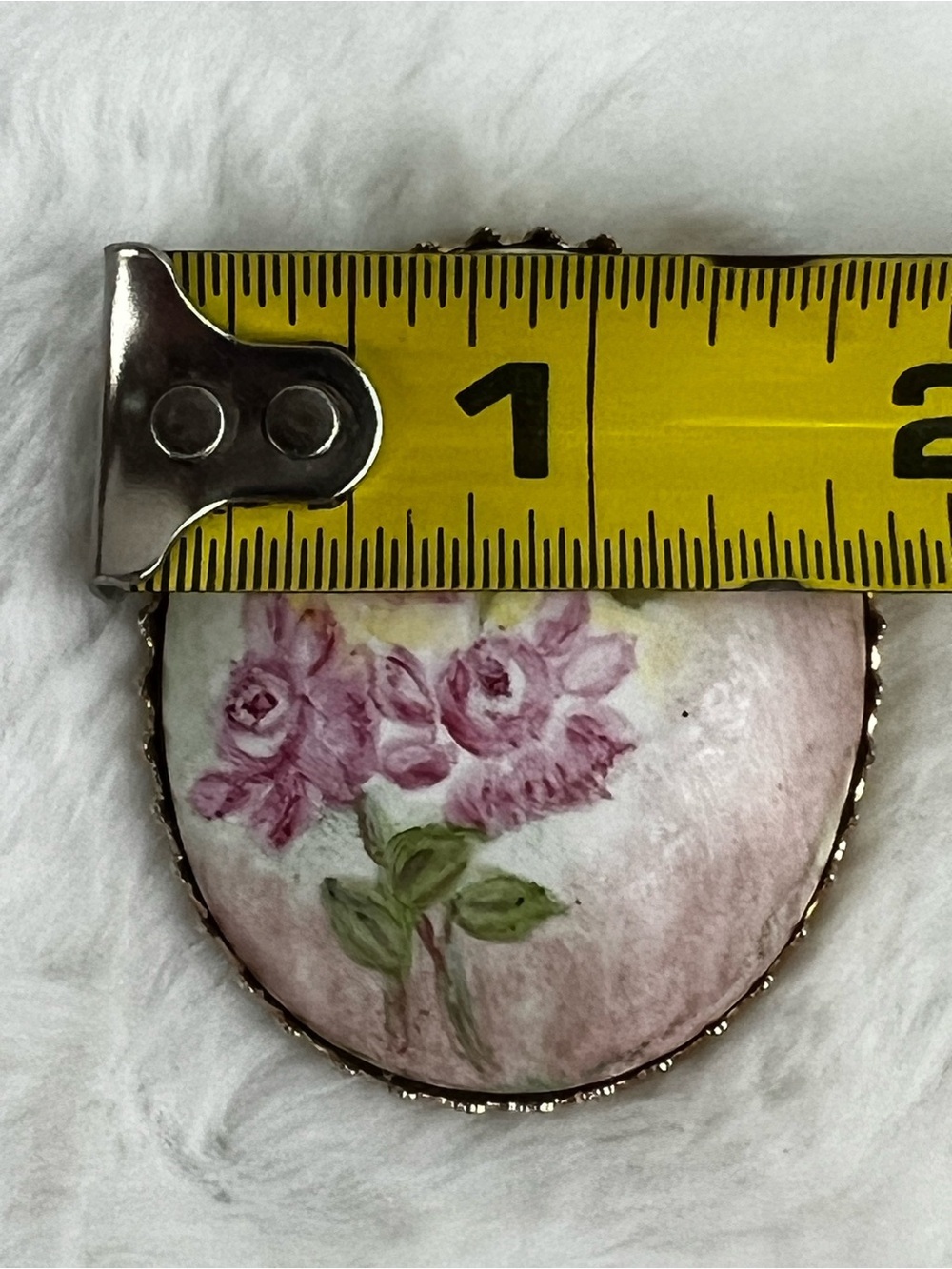 Vintage 1950s Hand-Painted Porcelain Rose Brooch - Gold Tone Floral Pin - Picture 8 of 8